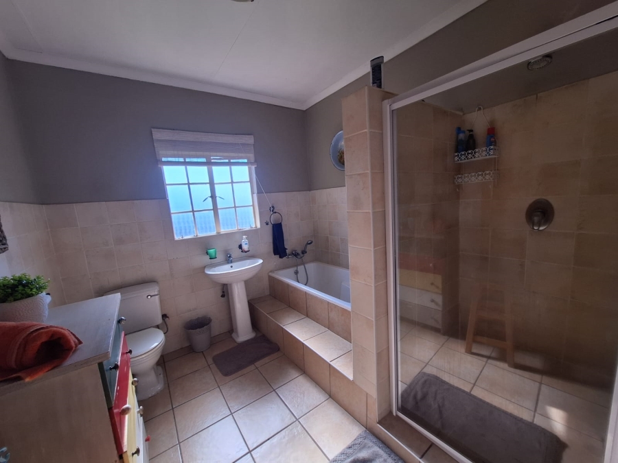 6 Bedroom Property for Sale in Olifantsnek North West